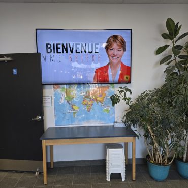 Élisabeth Brière visits École Vision in Sherbrooke