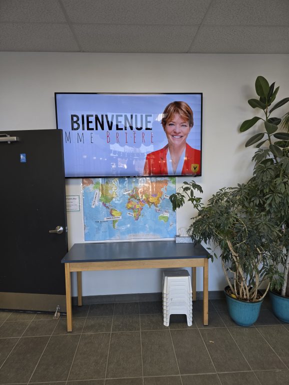 Élisabeth Brière visits École Vision in Sherbrooke